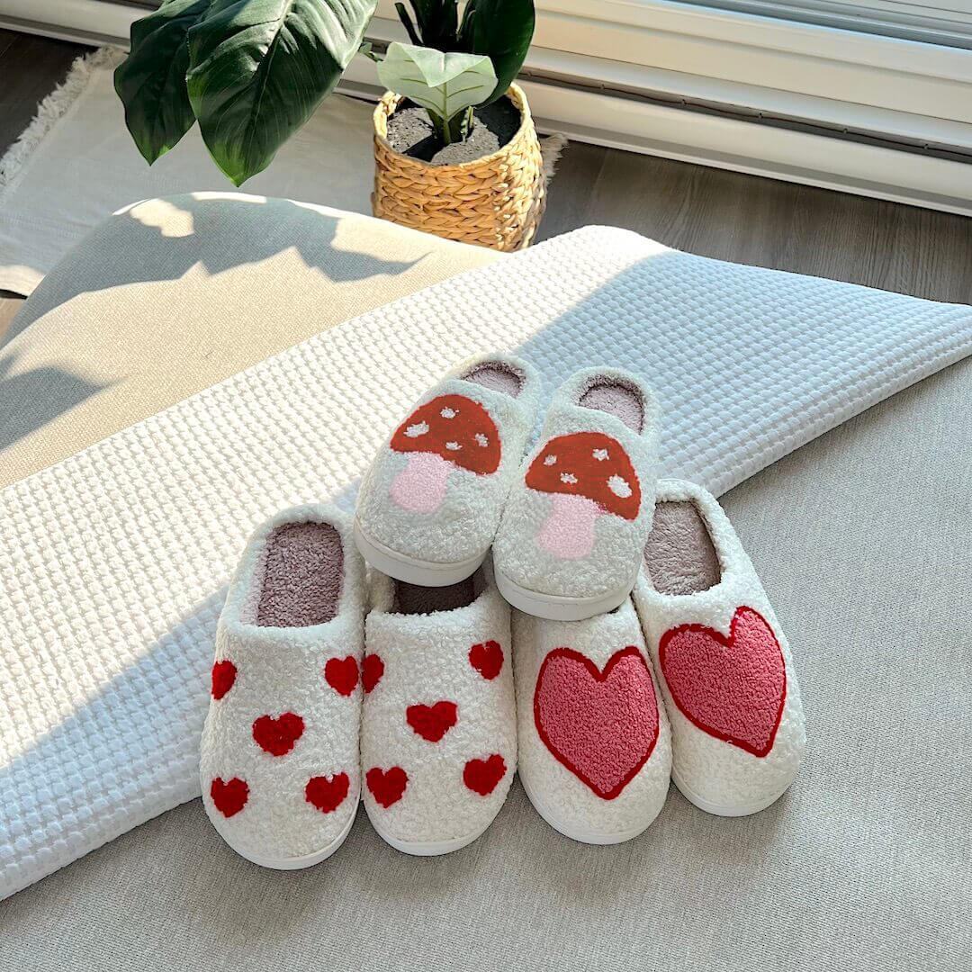 nordic_peace_lovers_plush_slippers_hearts_mushroom